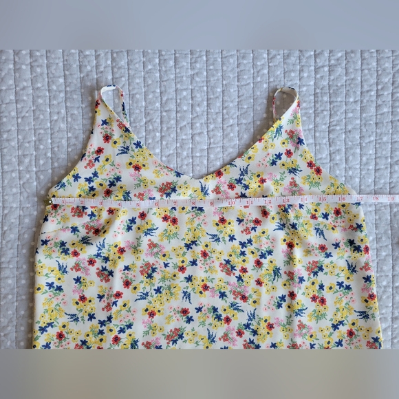 EUC Size S Banana Republic Tank Top Blouse. Lightweight and Lined. Beautiful. - Picture 3 of 10